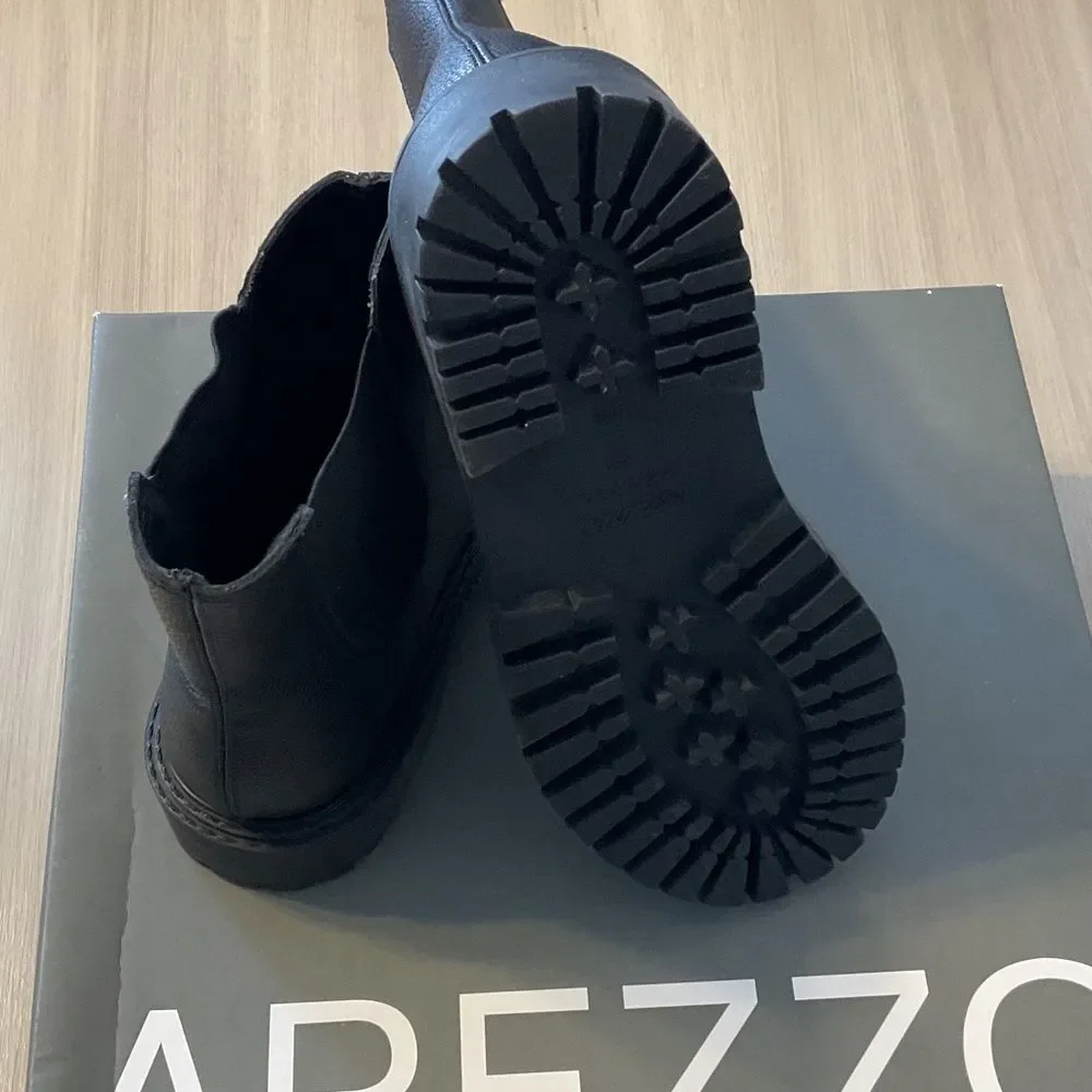 Black Ankle Boots by Arezzo